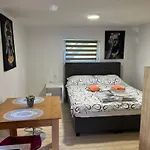 Meadow Tranquil With Evergreen Garden - Zirovnica