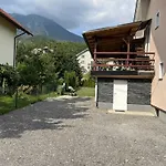 Meadow Tranquil With Evergreen Garden - Apartma Zirovnica