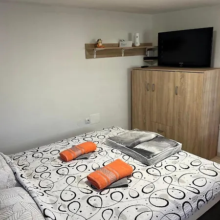 Apartman Meadow Tranquil With Evergreen Garden - Zirovnica