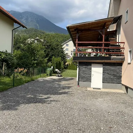Meadow Tranquil With Evergreen Garden - Apartment Zirovnica