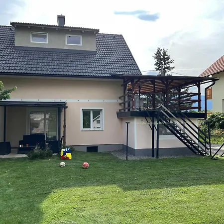 Meadow Tranquil With Evergreen Garden - Apartament *