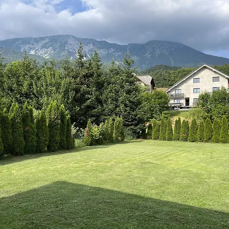Apartment Meadow Tranquil With Evergreen Garden - *