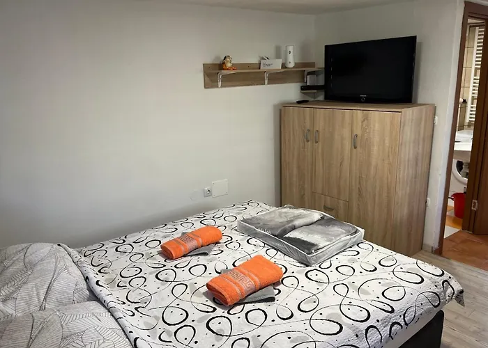 Apartman Meadow Tranquil With Evergreen Garden - Žirovnica