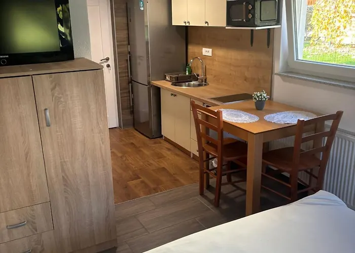 Apartman Meadow Tranquil With Evergreen Garden - Zirovnica