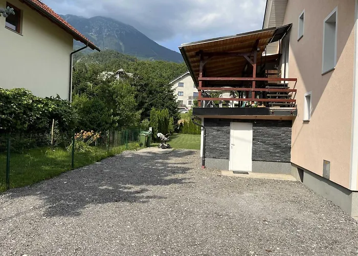 Meadow Tranquil With Evergreen Garden - Apartman Žirovnica