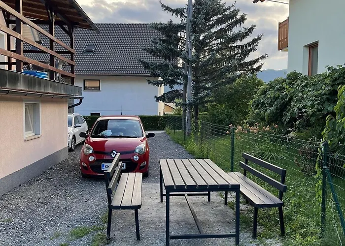 Meadow Tranquil With Evergreen Garden - * Zirovnica